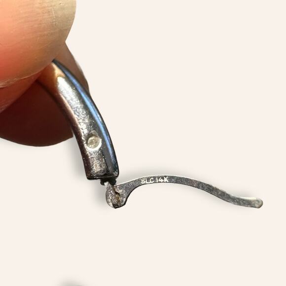 14k White Gold Hoop Earrings click down clasp - Picture 4 of 4